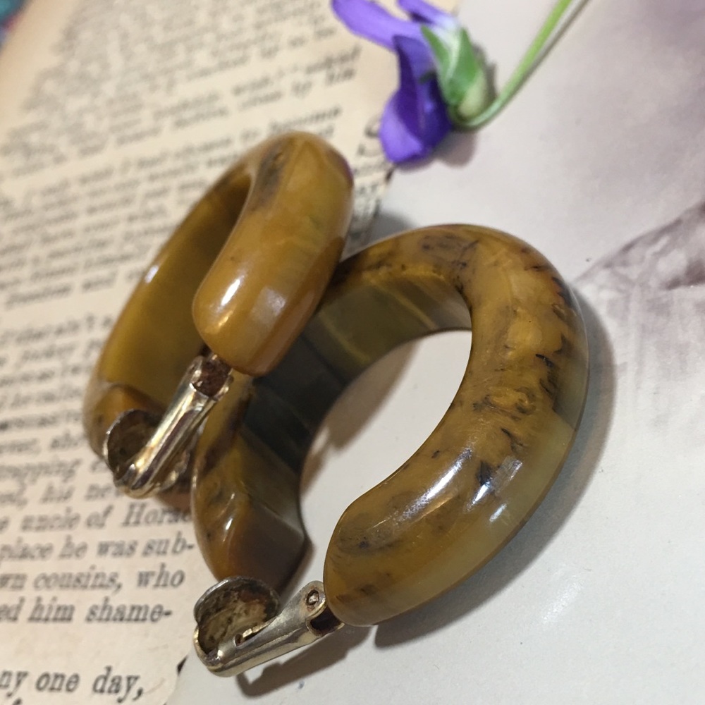 Vintage Mississippi Mud Bakelite Clip-on Earrings - Picture 7 of 8